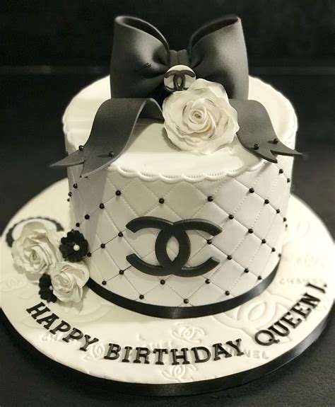 gâteau d anniversaire chanel|Chanel cake ideas.